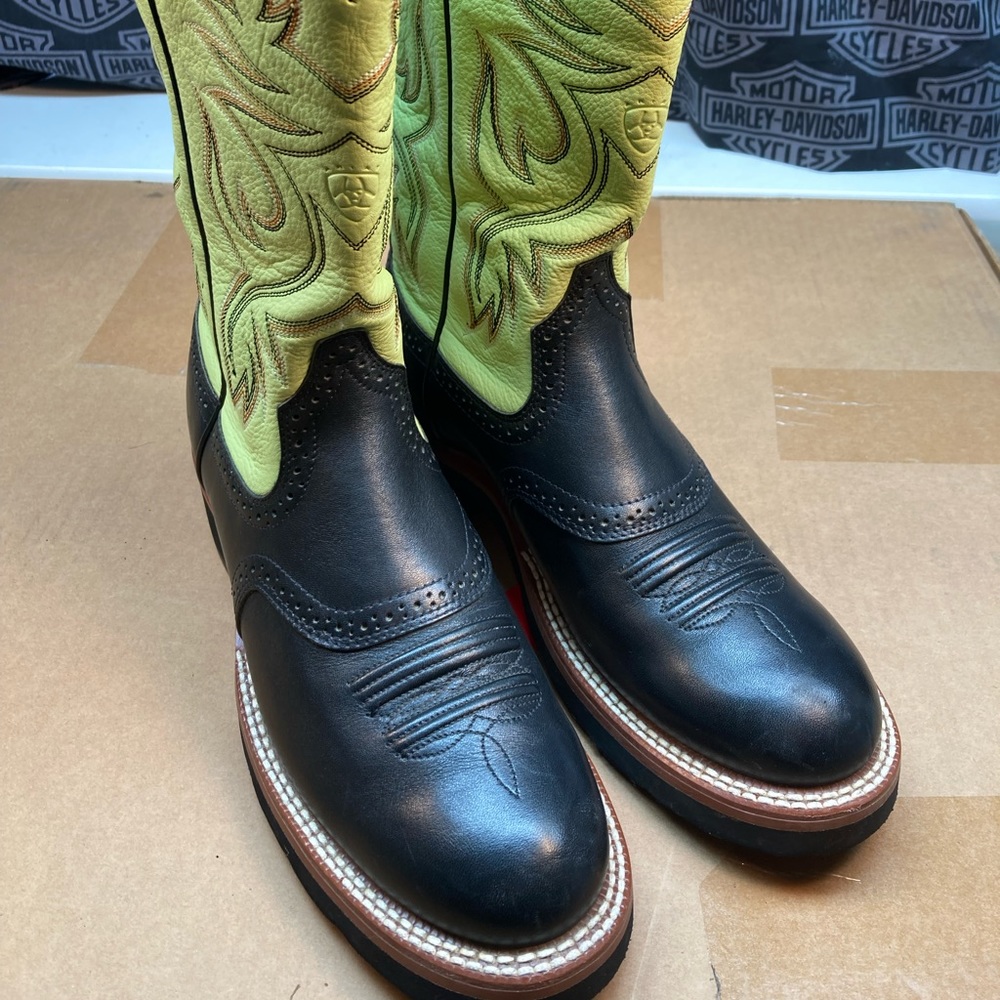 Ariat woman’s cowboy boots 7 1/2